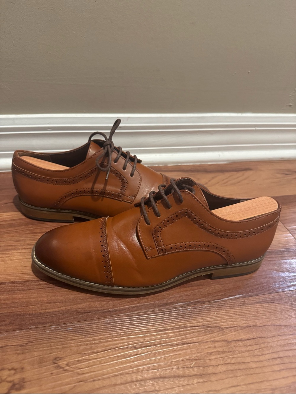 Size 6 Men's Classic Tan Leather Cap-Toe Dress Shoes